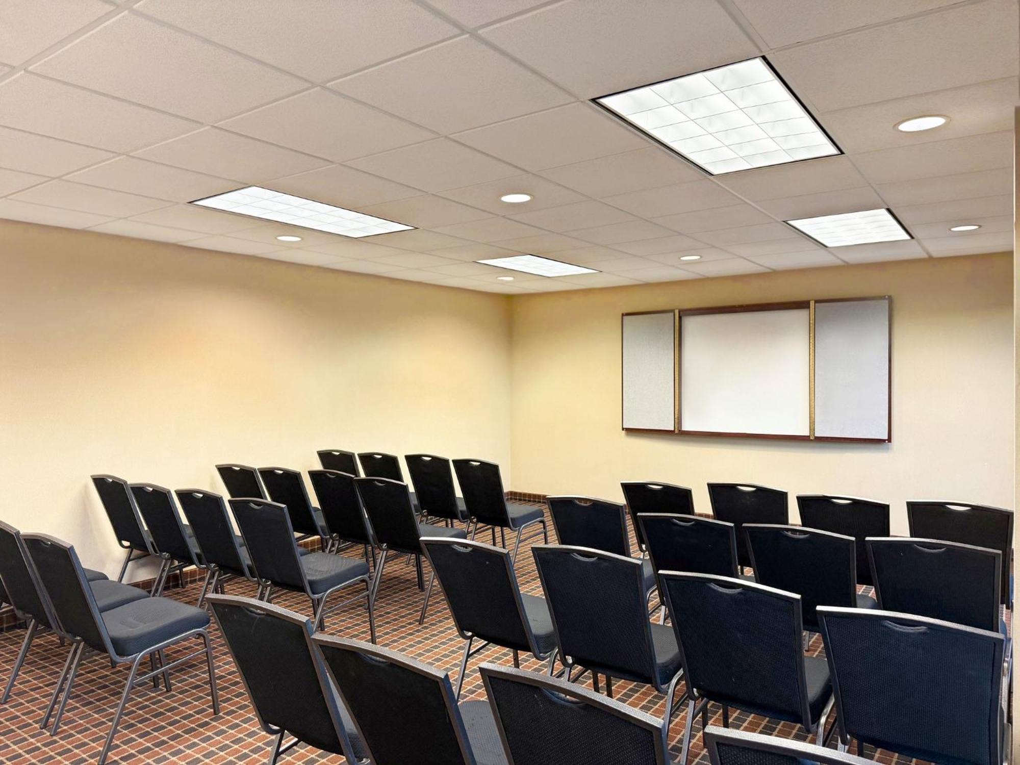 Holiday Inn South Plainfield-Piscataway By Ihg Экстерьер фото